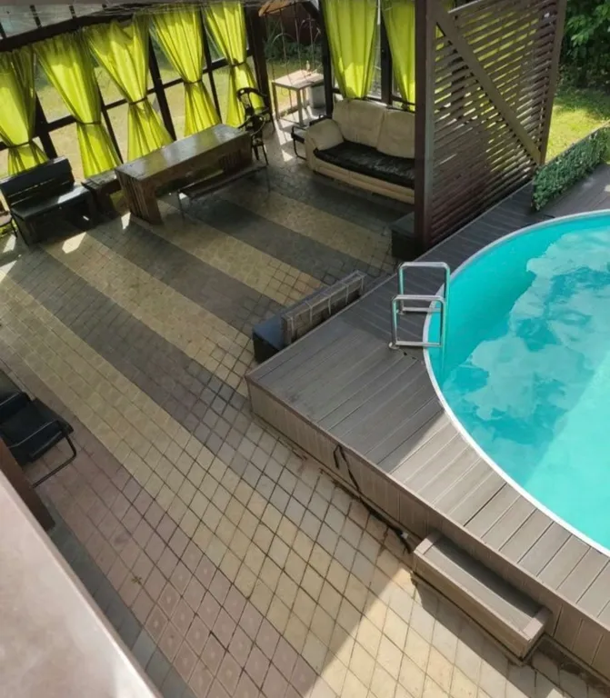 Коттедж с теплым бассейном