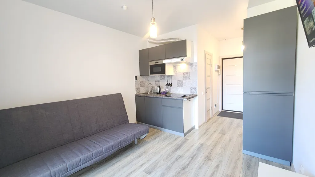 Студия с видом на бассейн