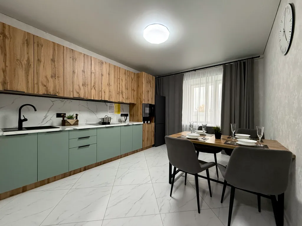 Квартира 3-комнатная в центре (Риацентр, ТЦ "Восход", театр МузКомедии) — аренда посуточно в Оренбург