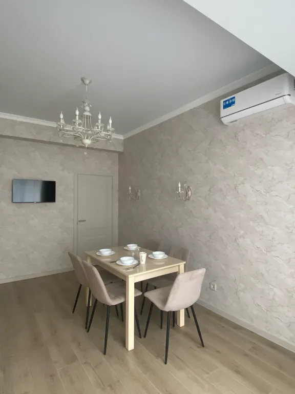 Двухкомнатная квартира с балконом в центре города