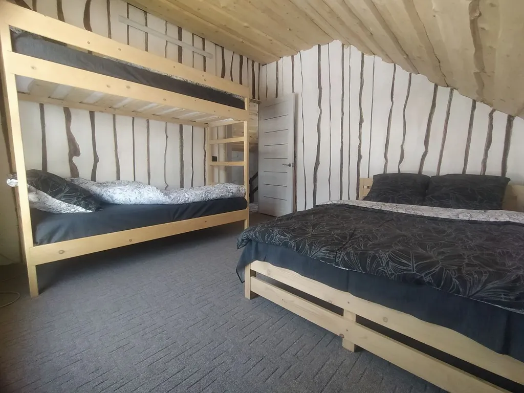 Коттедж Кедровый дом в лесу с панорамным окном и красивым видом на горы — Шерегеш