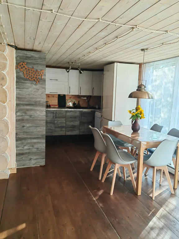 Дом с видом на церковь