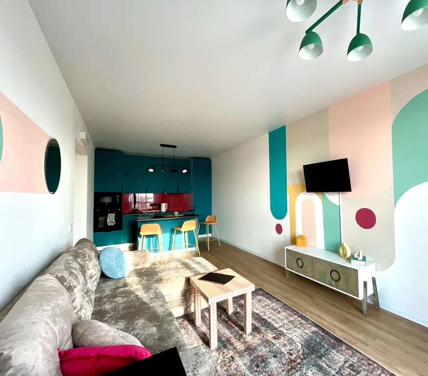 Трехкомнатная квартира с двумя спальнями, рядом с вокзалом — аренда посуточно в Екатеринбург