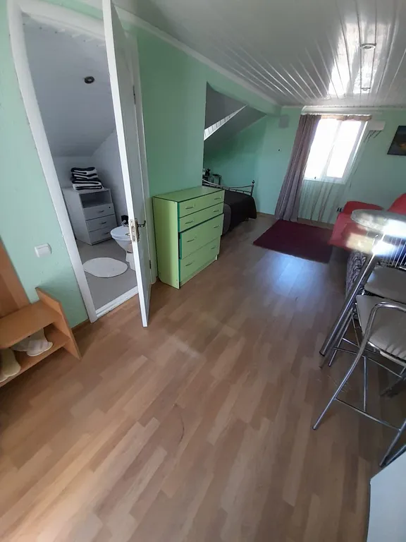 Уютные семейные апартаменты со своей террасой на большую семью