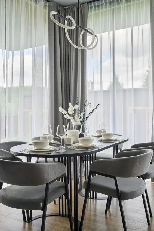 Просторный дом с сауной и камином в окружении леса и реки