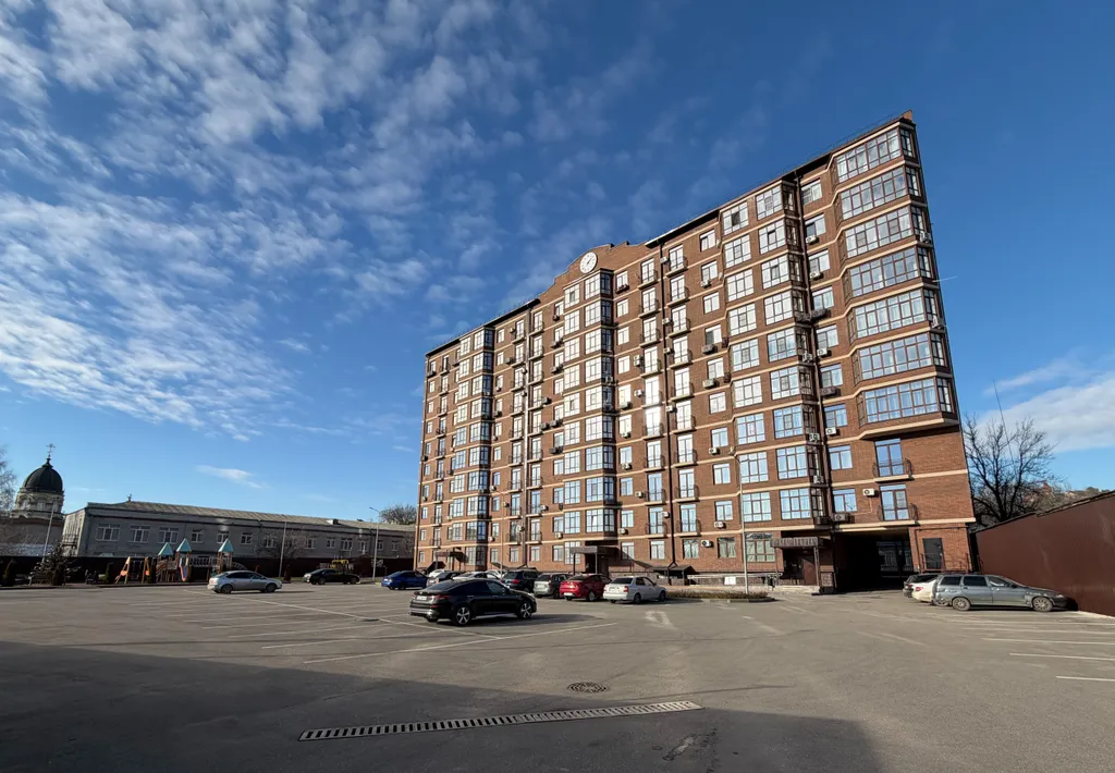 Апартаменты бизнес-класса с видом на эльбрус в доме с часами