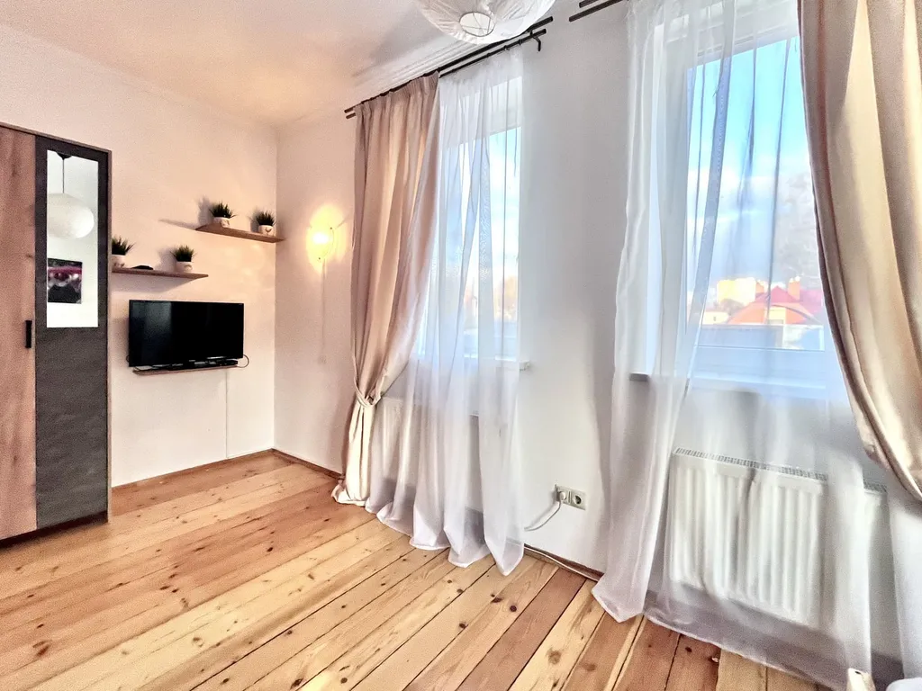 Коттедж с баней на дровах рядом с европарком