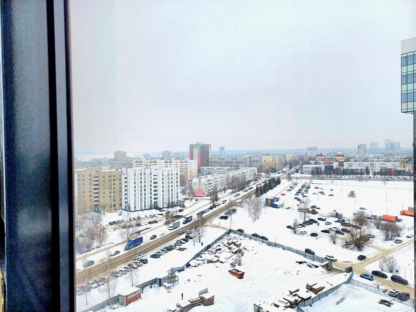 Стоянка, в шаговой доступности Кама