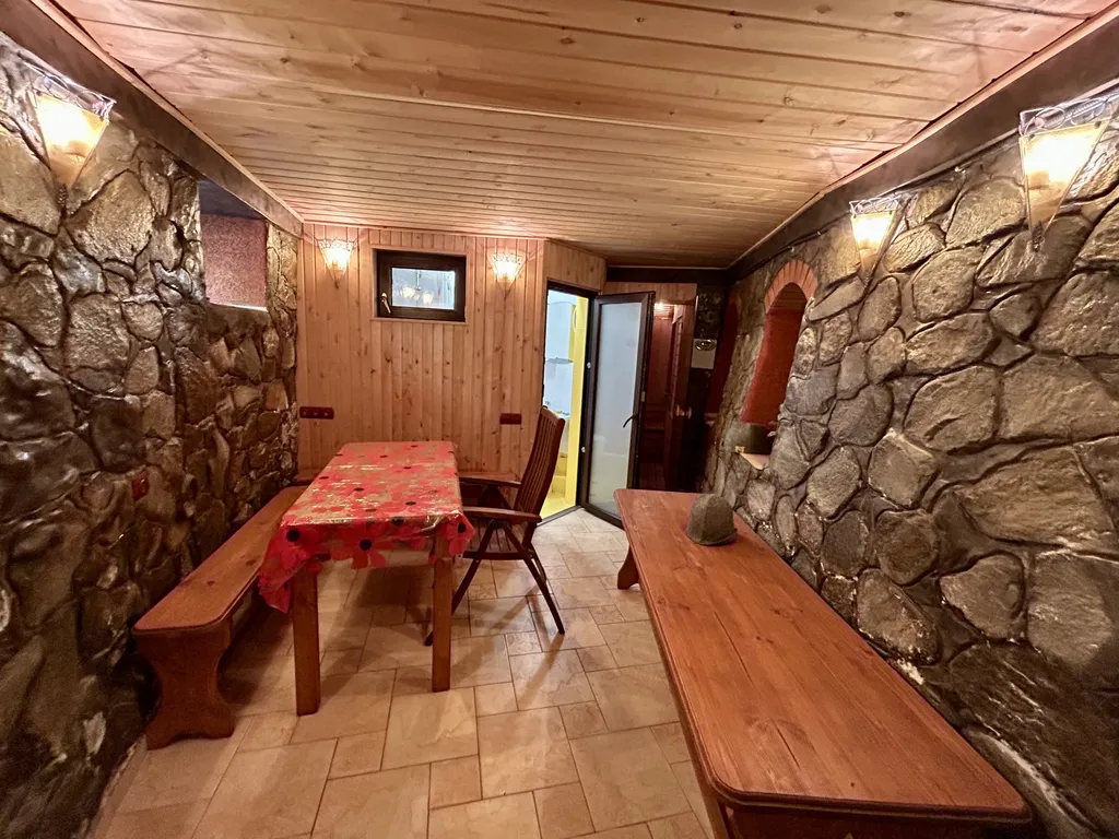 Вилла с бассейном и сауной в центре Ялты