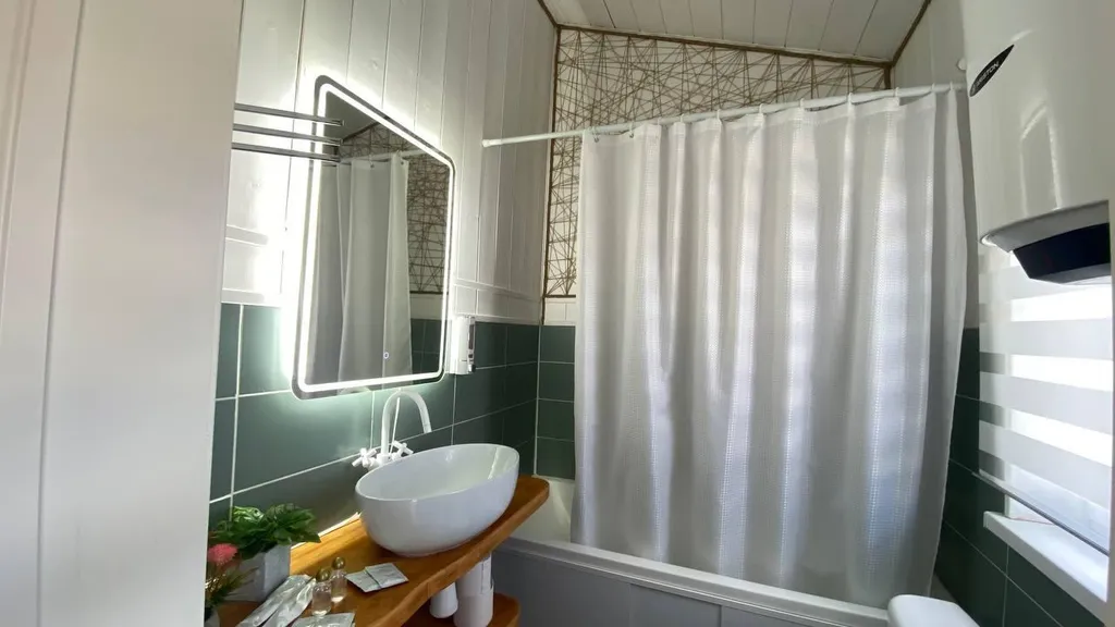 Новый стильный дом с камином