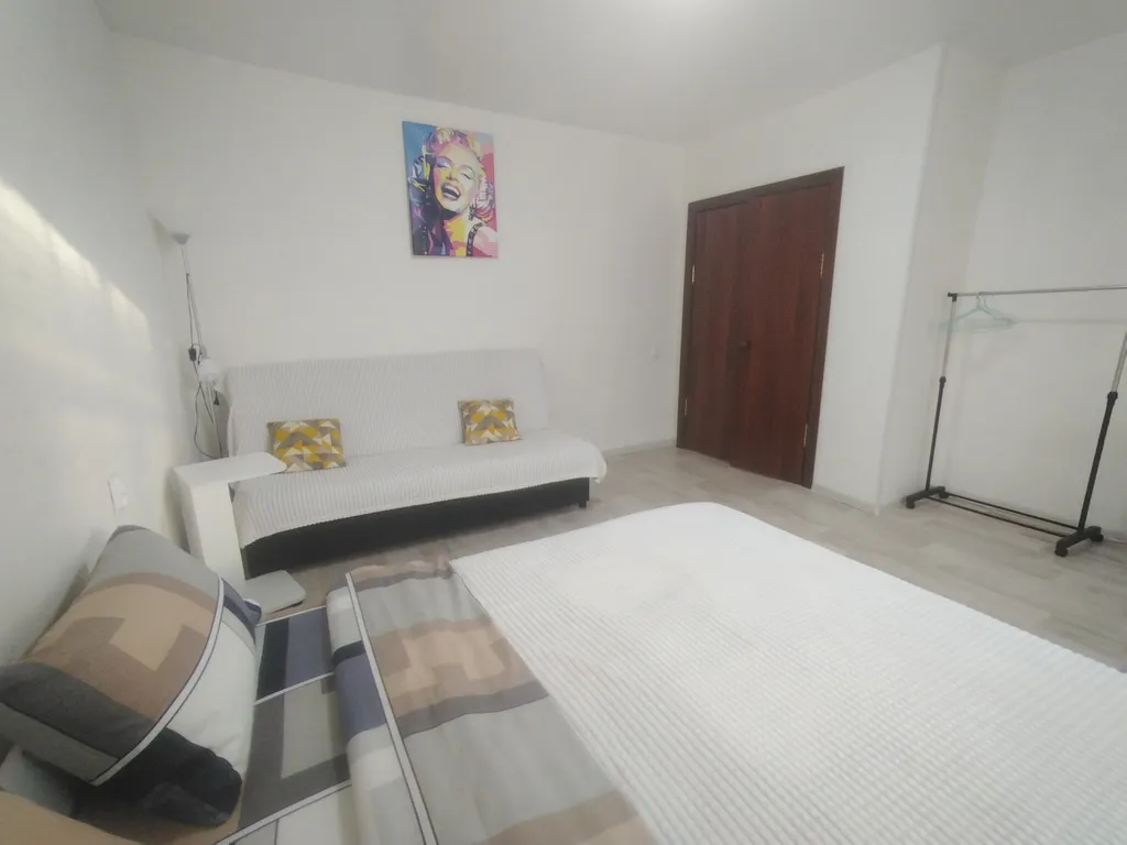 Благоустроенная квартира в тихом районе.