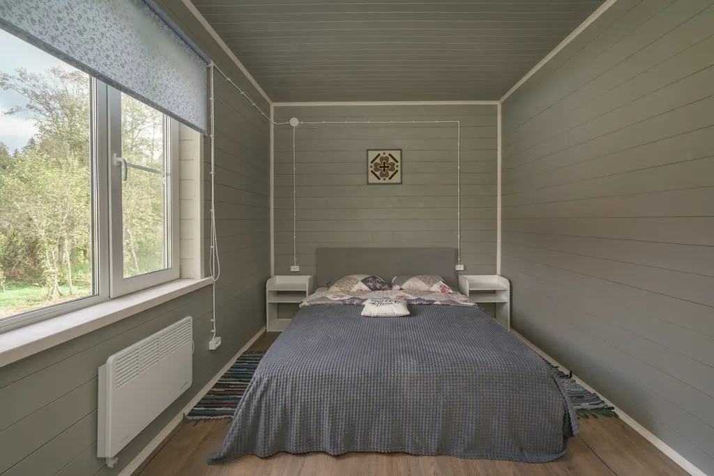 Новый загородный дом у реки с баней и бассейном