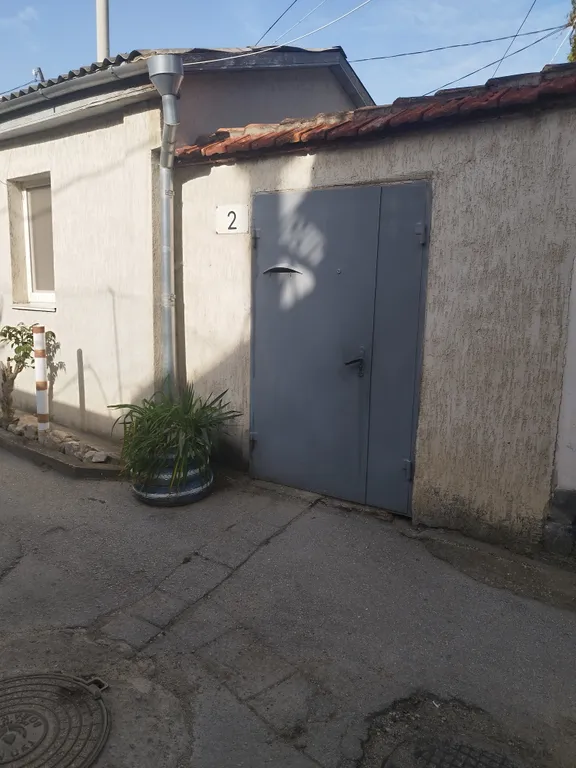 Дом возле набережной