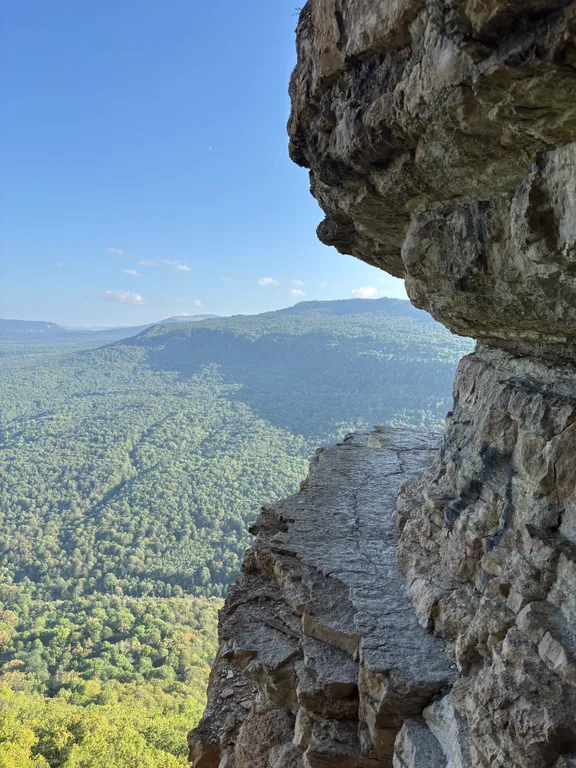 Дом А-фрейм с видом на горы и пруд
