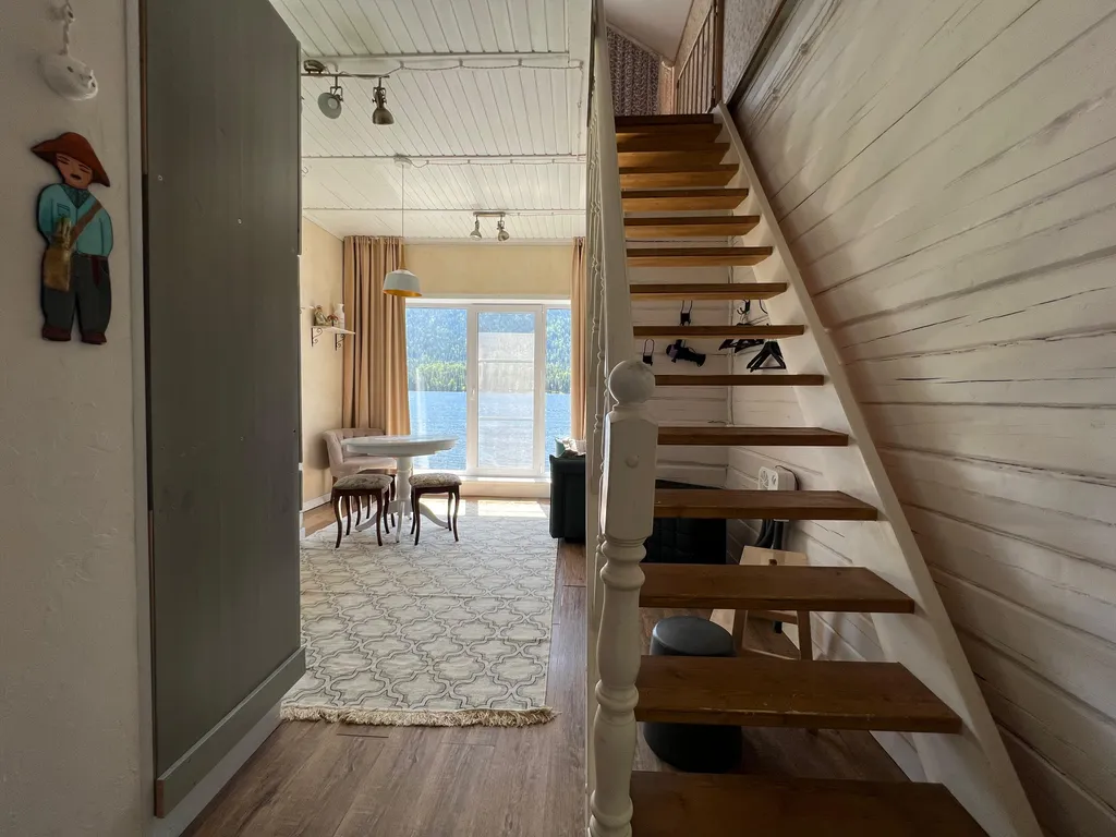 Дом Прованс на берегу озера