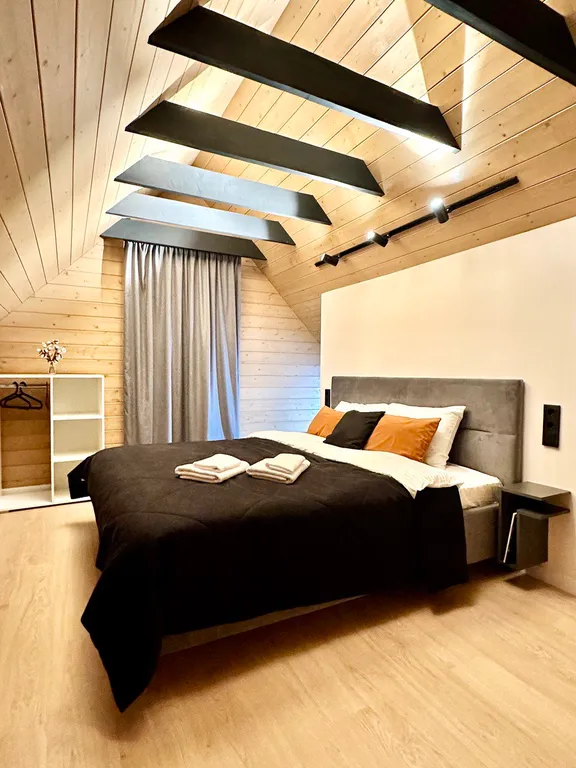 Новый панорамный барнхаус с сауной на лесном участке