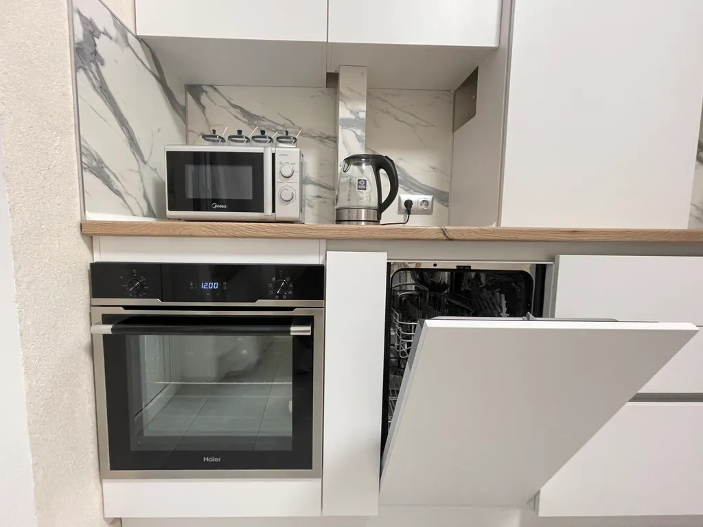 Просторная трехкомнатная квартира у моря