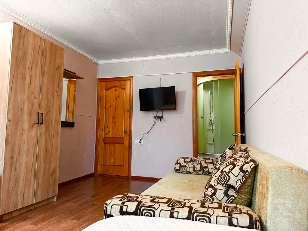 Номер на 4-х с удобствами, бассейн с подогревом и рыбалка включены