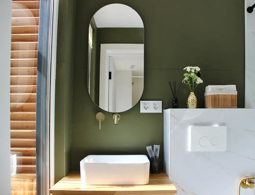 Дом-студия с купелью и домашним кинотеатром