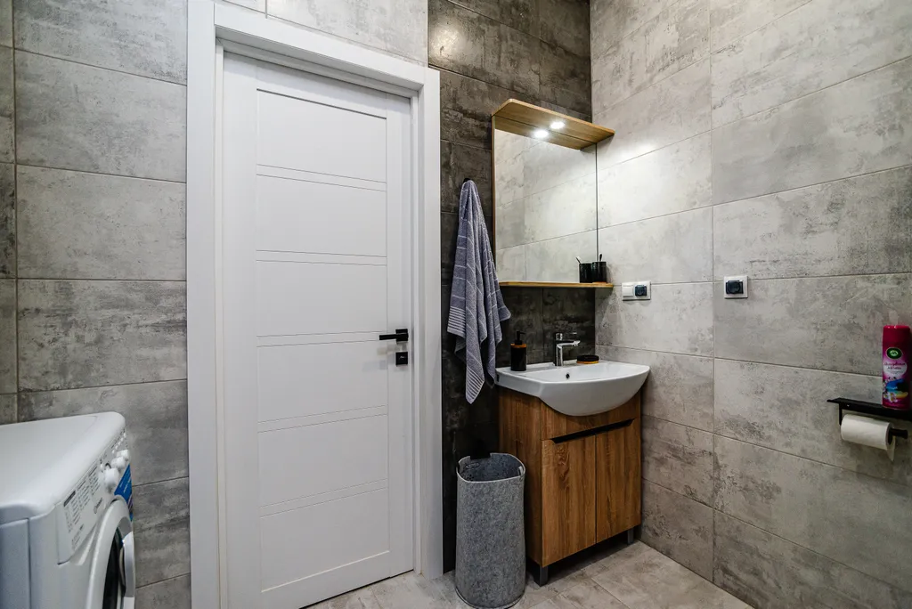 Евродвушка в центре с просторной лоджией и панорамным видом