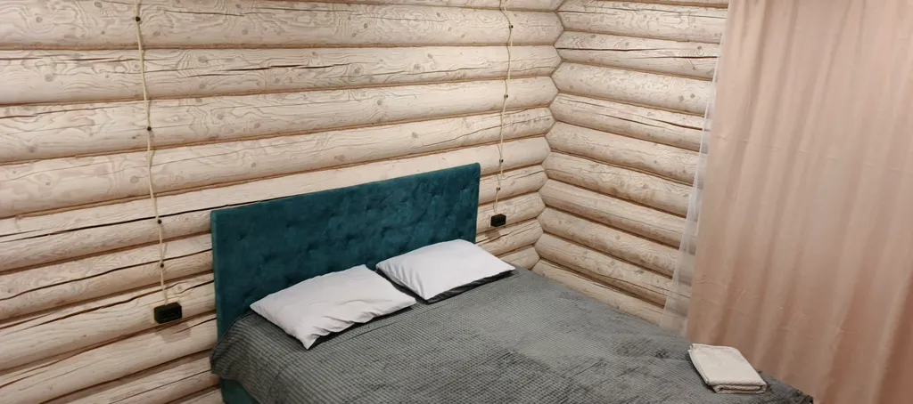 Срубовый дом на берегу Волги