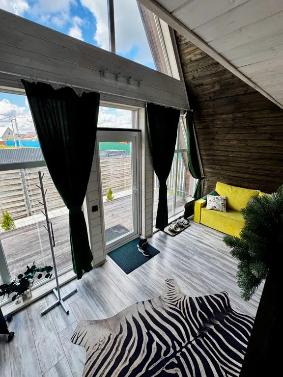 Дом-шалаш A-frame с большим глубоким бассейном и баня на дровах