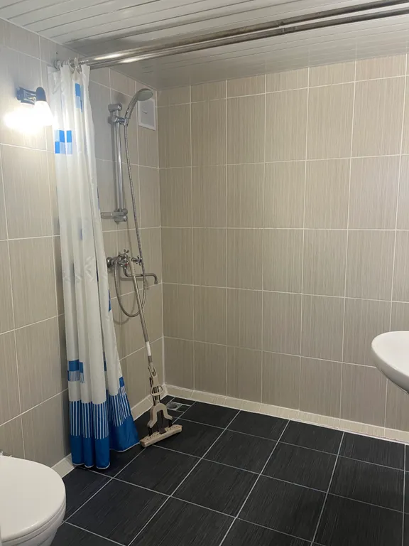 Трёхместный номер с ванной комнатой