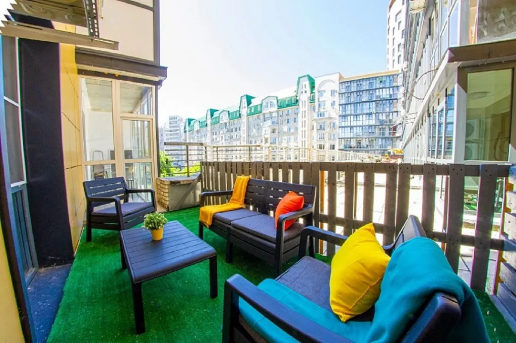 Чудесная квартира с собственной террасой — аренда посуточно в Омск