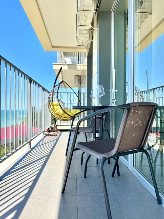 Двухкомнатная квартира с прямым видом на море