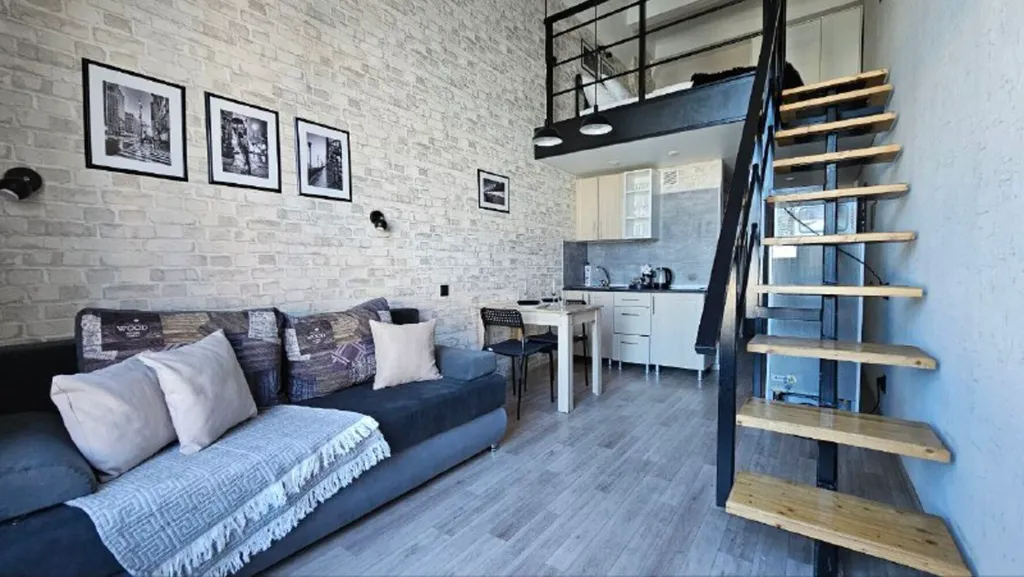 Квартира Двухуровневая студия в 10 мин от центра — аренда посуточно в Астрахань