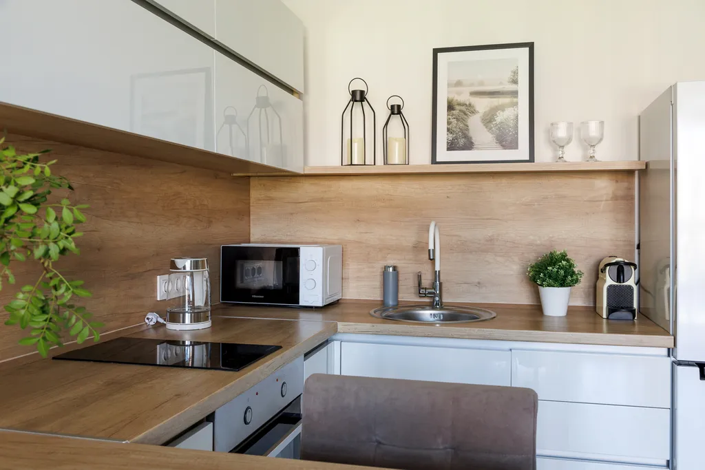 Студия возле 130 квартал с библиотекой на балконе