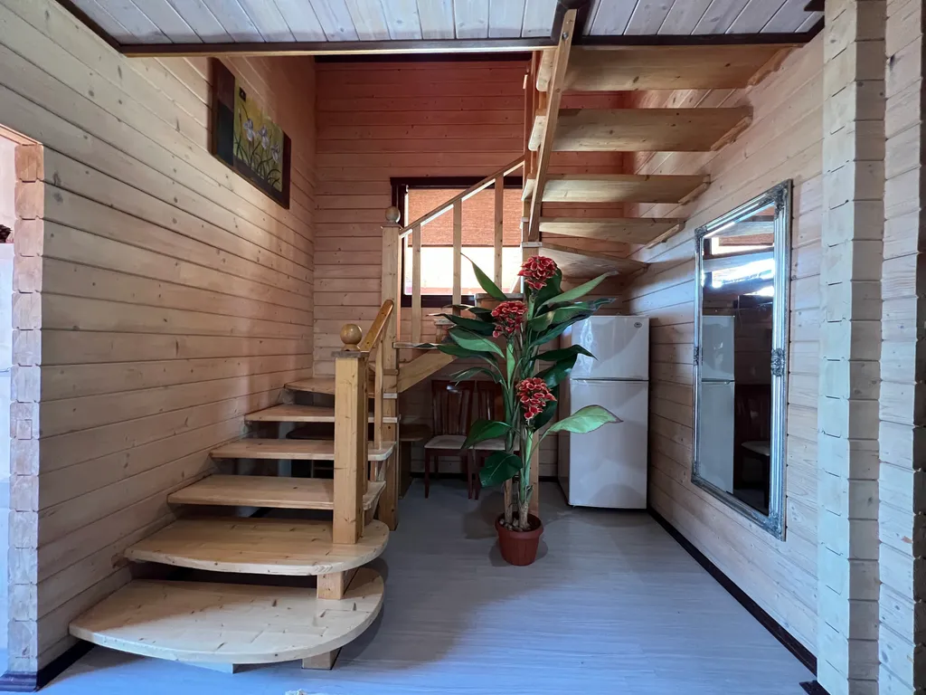 Дом с сауной и большой ванной на террасе