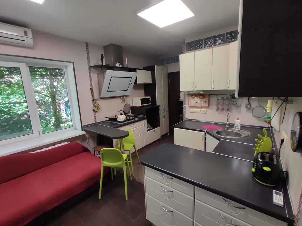 Коттедж Коттедж Двухкомнатные апартаменты с большой террасой — Камышеватская