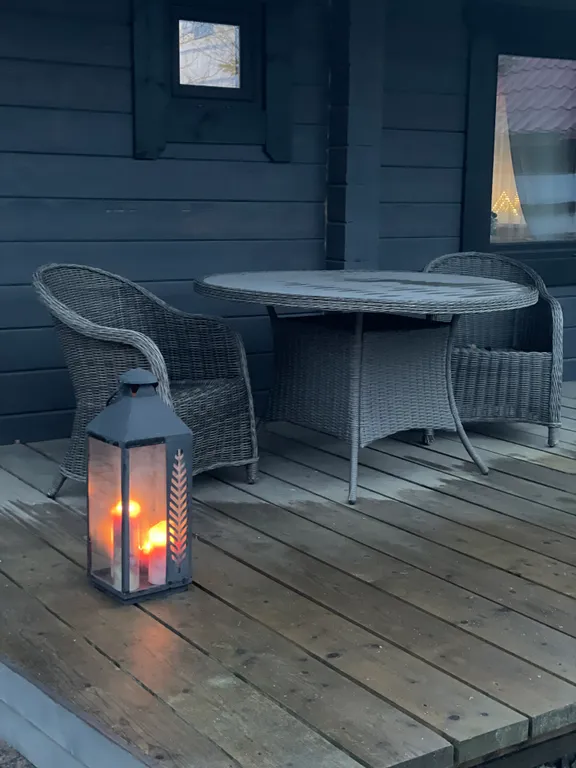 Дом рядом с озером