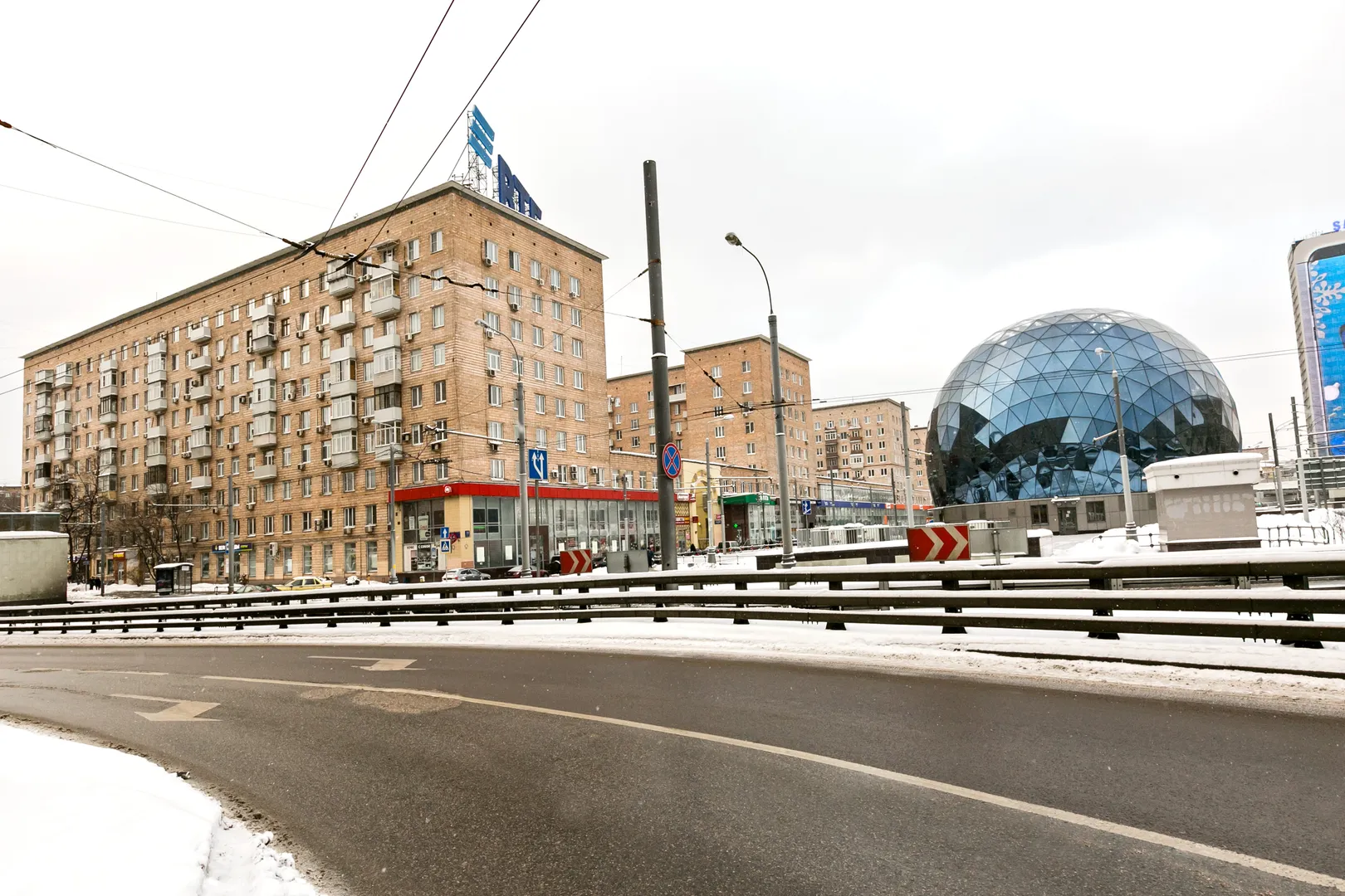 Вид с улицы Алабяны (пересечение с Ленинградским проспектом)