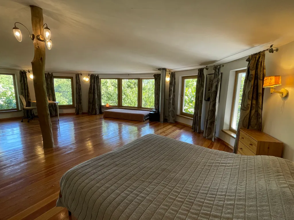 Круглый дом в горах