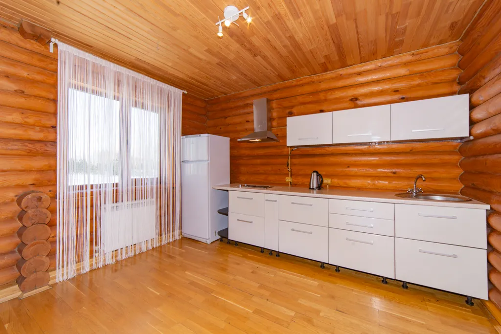 Большой коттедж с видом на озеро