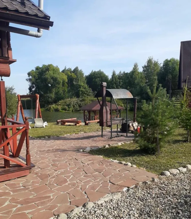 Уютный гостевой дом с баней на берегу озера