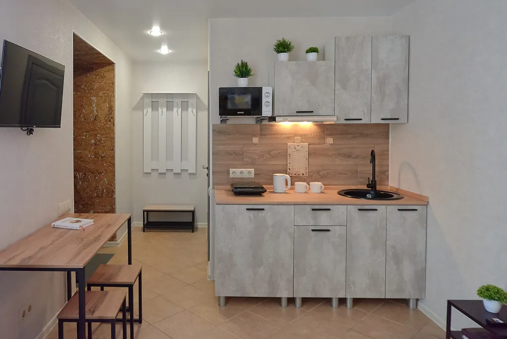 Студия поблизости госпиталь им. Савиных. ТЦ "Лето" 700м.