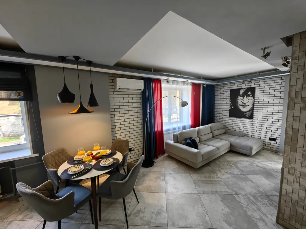 Дизайнерская квартира на правом