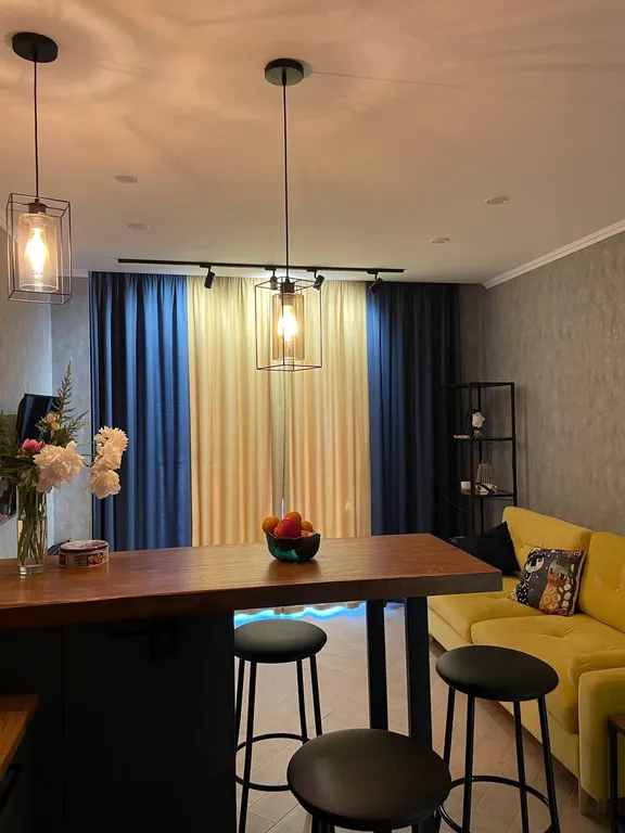 Солнечная стильная евродвушка в новом доме недалеко от центра города