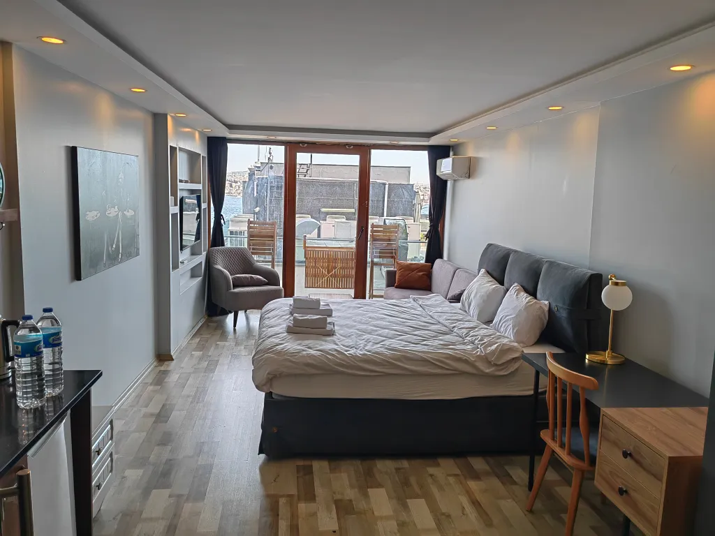 İstanbul boğaz manzaralı teraslı stüdyo daire