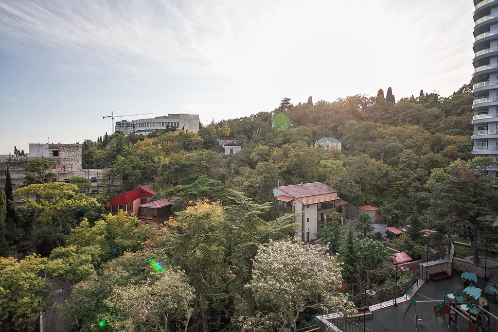 Квартира с отдельным залом и отдельной спальней с террасой на парк