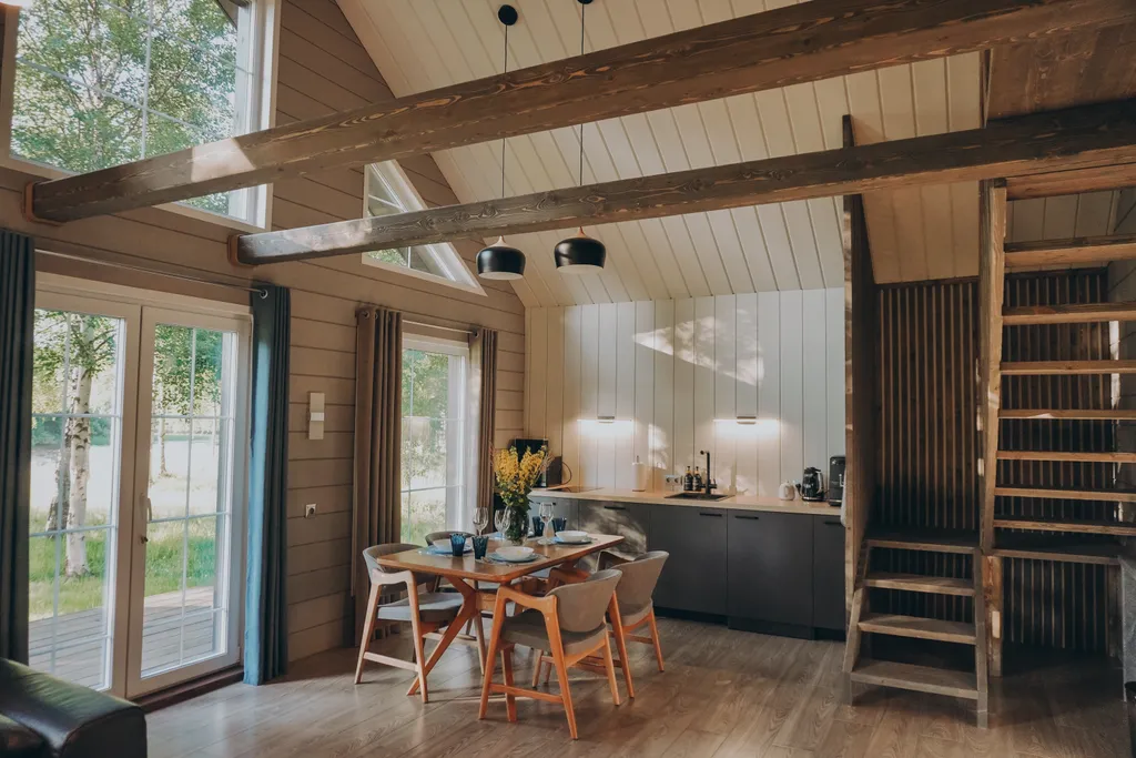 Дом на берегу реки