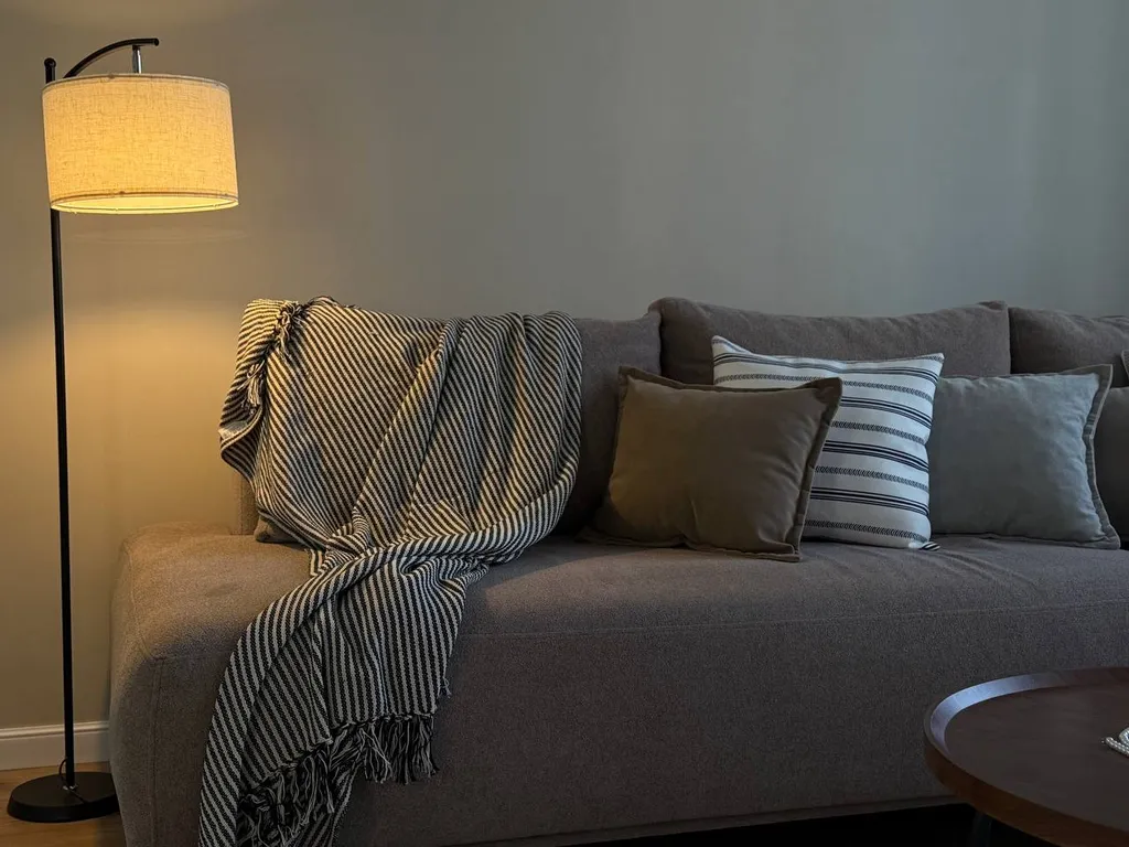 Стильная двухкомнатная в районе ТРЦ Мега на Розыбакиева