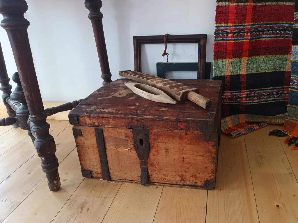 Зелёный дом на Набережной вблизи Кремля