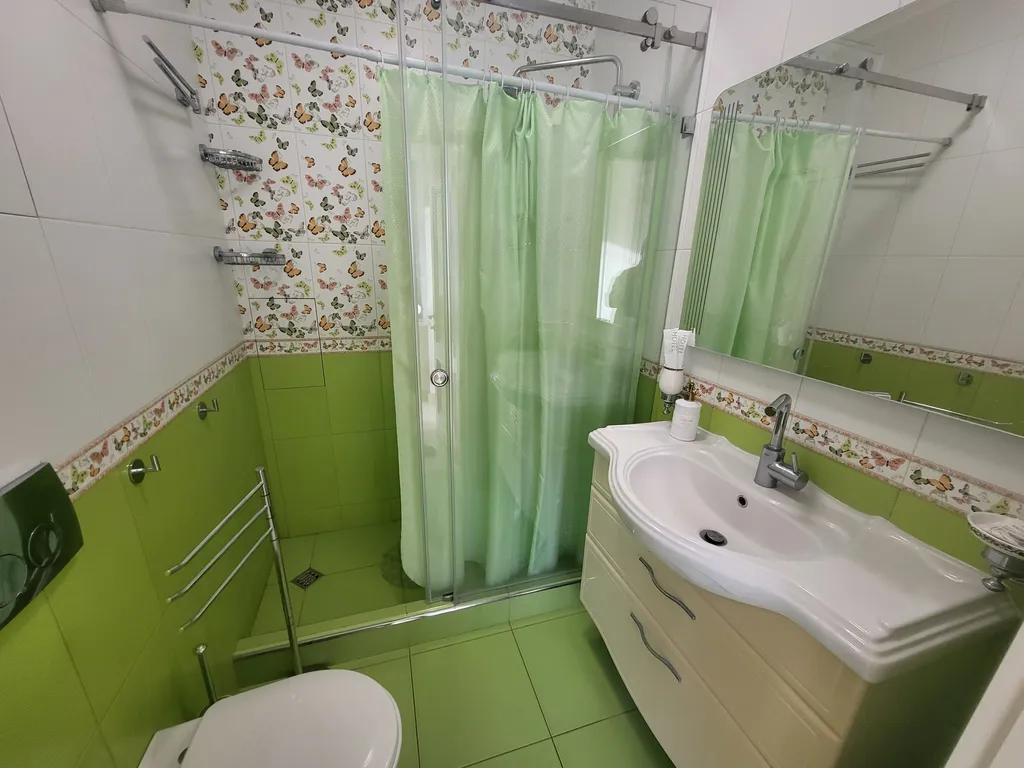 Дом с бассейном и сауной