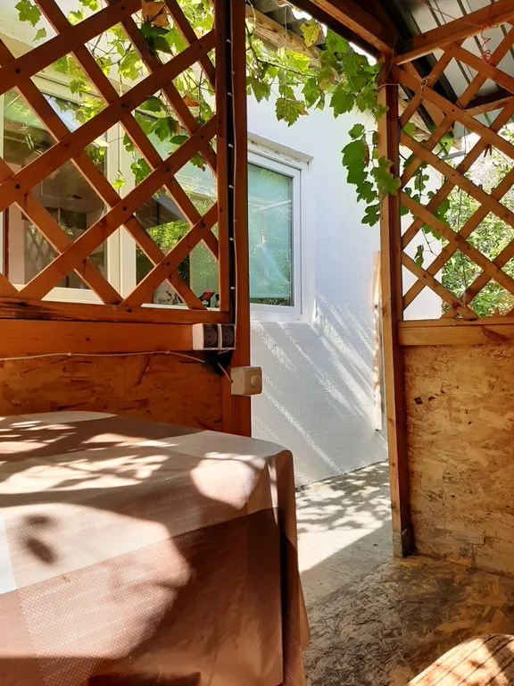 Коттедж Домик с беседкой — Евпатория