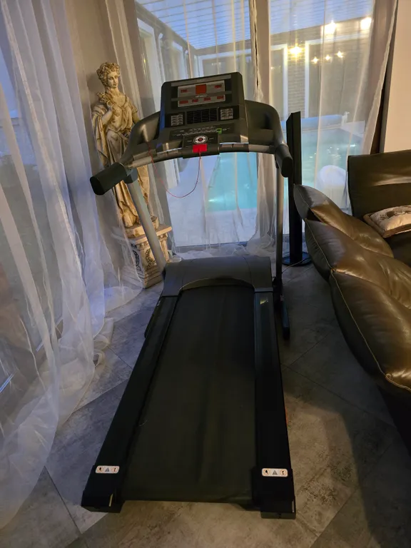 Тихий уют с бассейном для отдыха семьёй