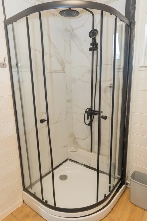 Коттедж Домик на берегу озера с чаном и рыбалкой — Голыгино